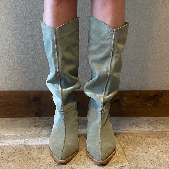 Free People size 39 EU, 8.5 US sway low slouch boots light blue EUC SOLD OUT - Picture 4 of 11